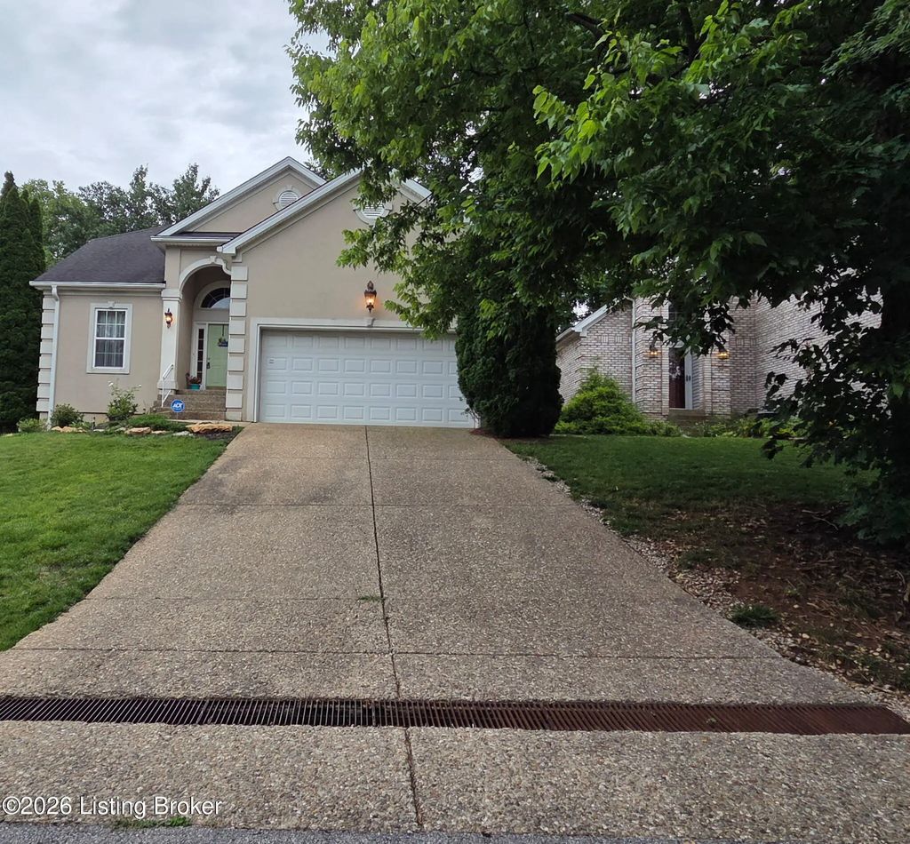 8408 Biggin Hill Ln, Louisville