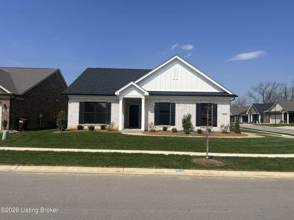 8220 Cedar Crest Ln, Louisville