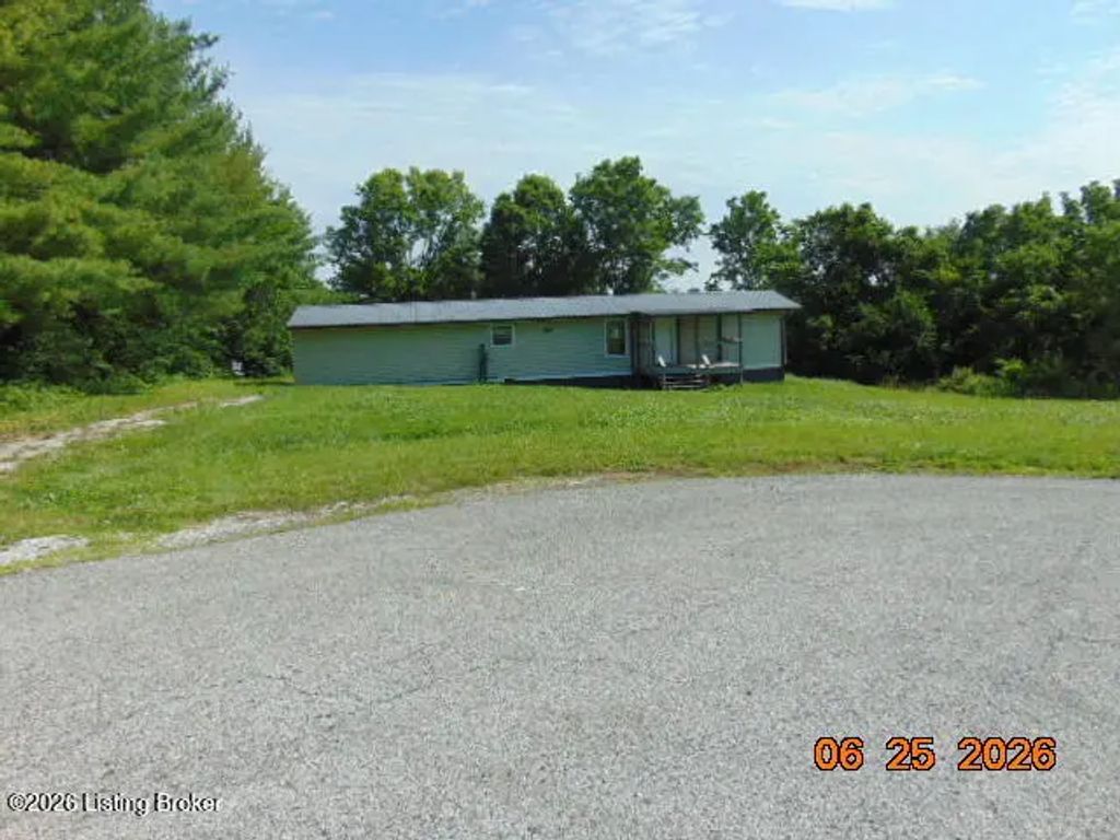 664 Coakley Ln, Smithfield
