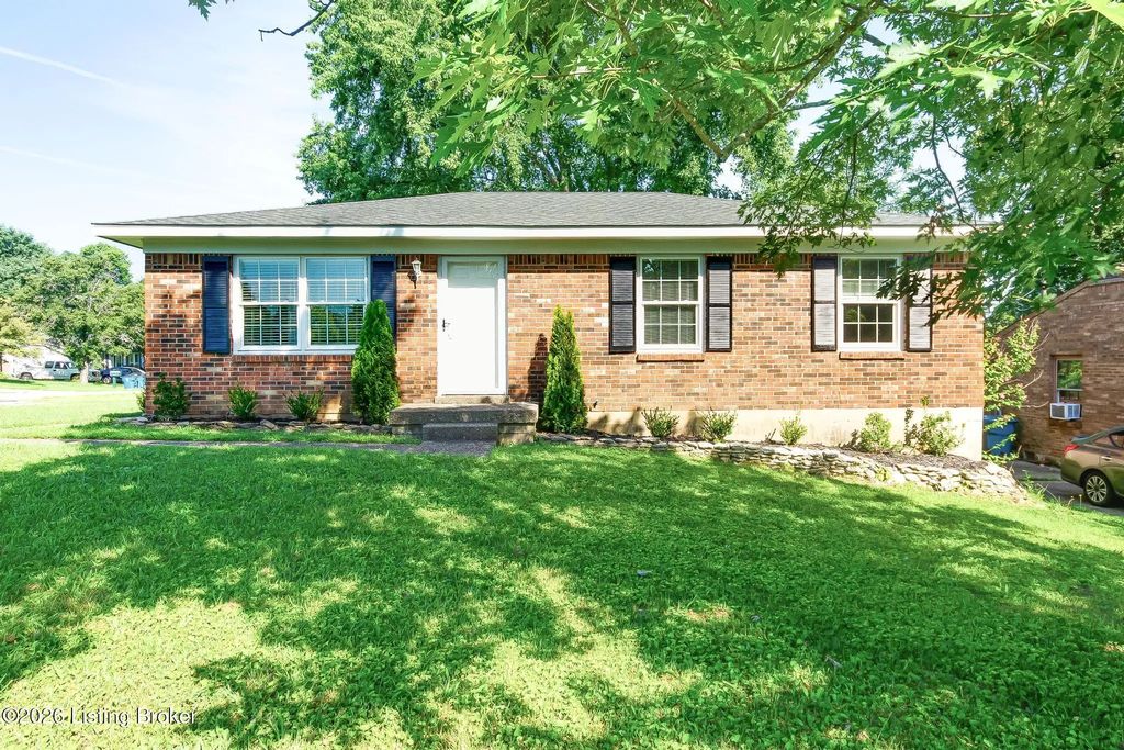 1600 Betances Ct, La Grange
