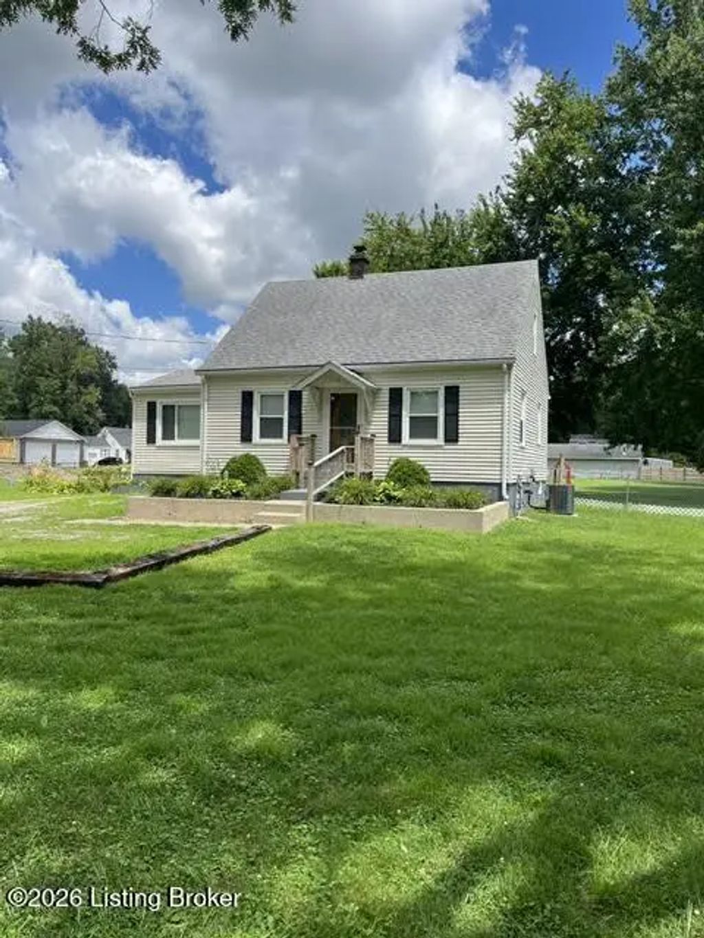 1938 Buechel Bank Rd, Louisville