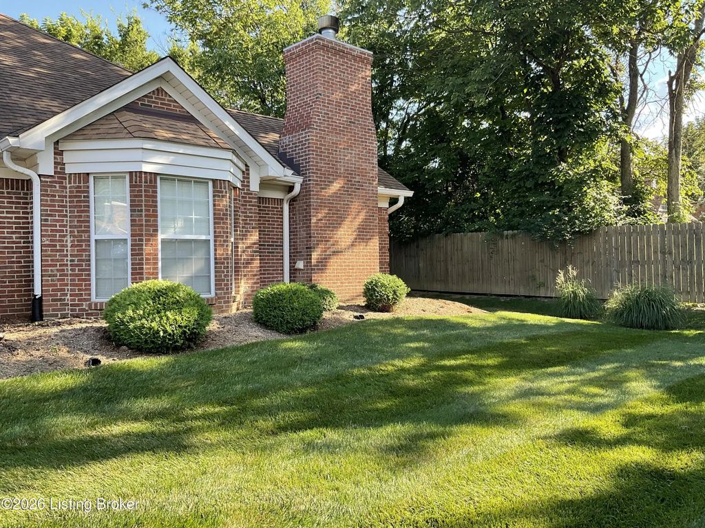 510 Eastgate Village Wynde, Louisville