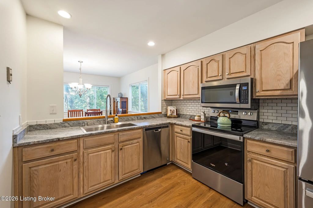 750 Zorn Ave 3, Louisville