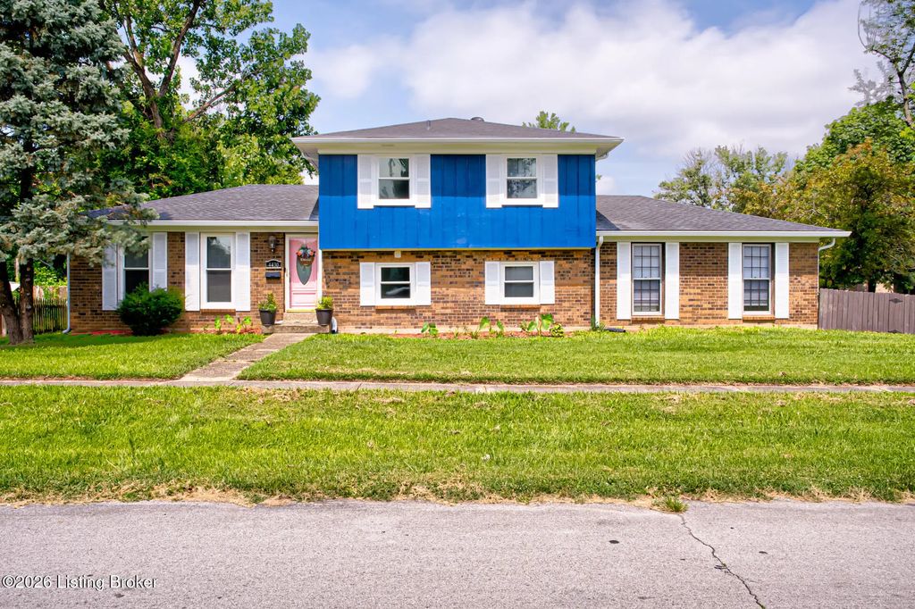 4430 Woodgate Ln, Louisville