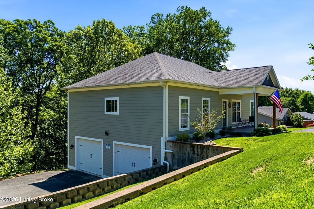 2718 Windsor Forest Dr, Louisville
