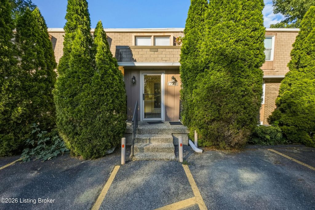 726 Zorn Ave Apt 13, Louisville