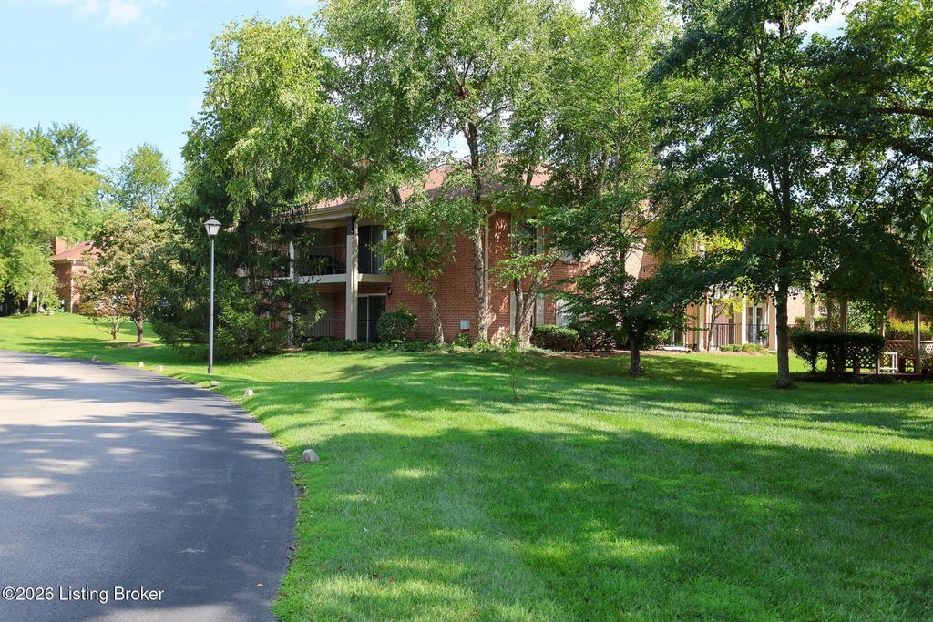 103 Forest Park Rd, Louisville