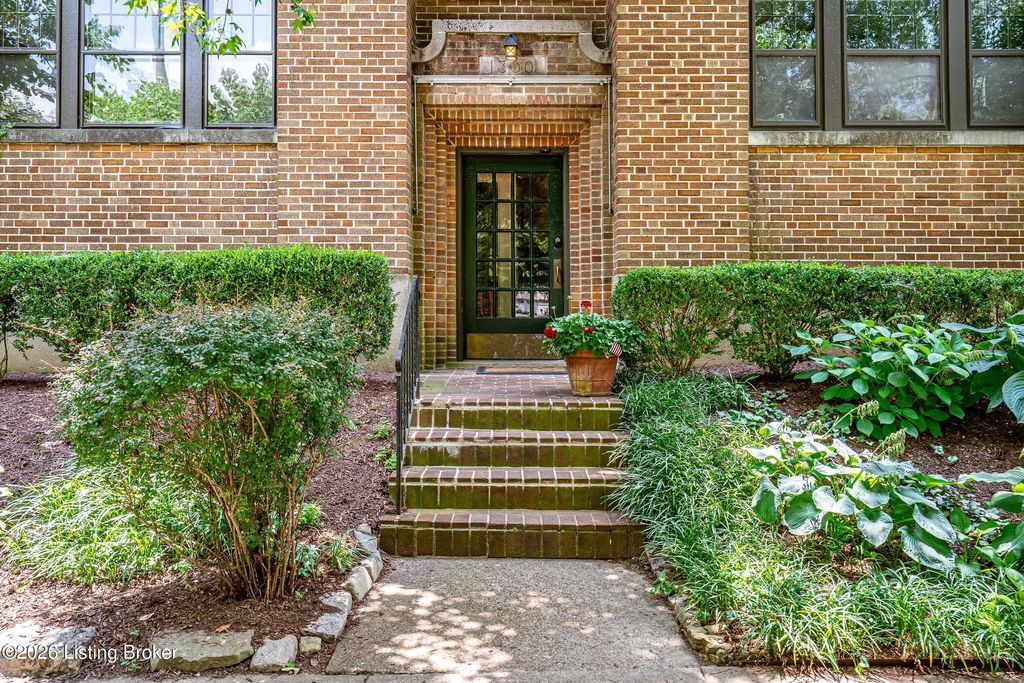 1300 Everett Ave Apt 6, Louisville