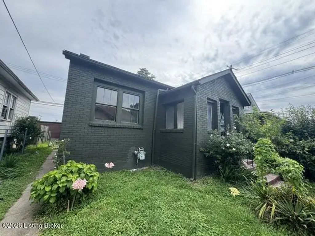 2732 Chase Ct, Louisville