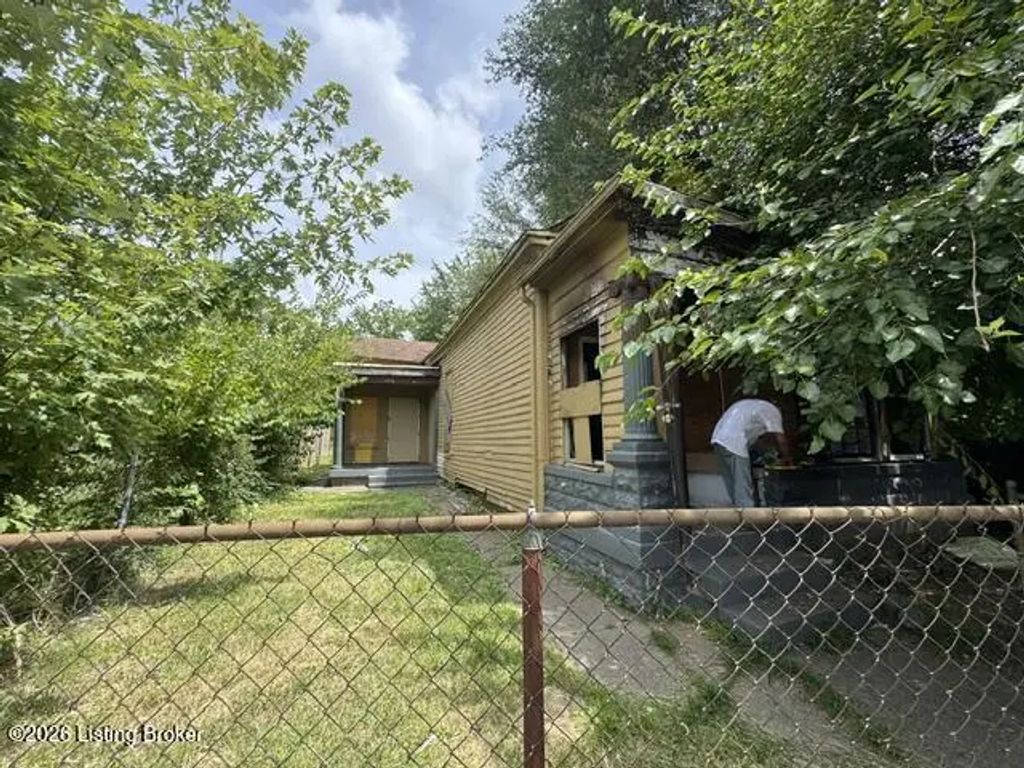 1313 Dixie Hwy, Louisville