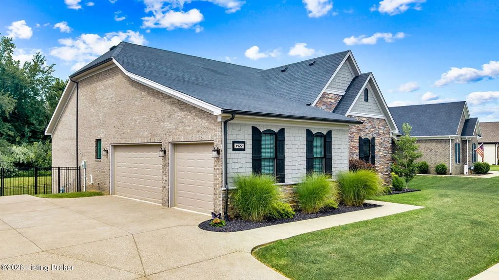 1922 Scenic Lakes Dr, Louisville