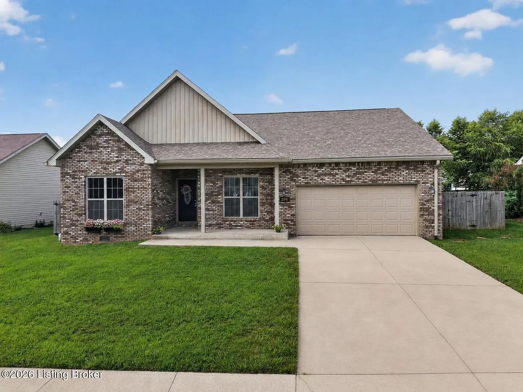 204 Robert East Ct, Vine Grove