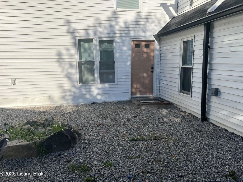 4813 E Manslick Rd 3, Louisville