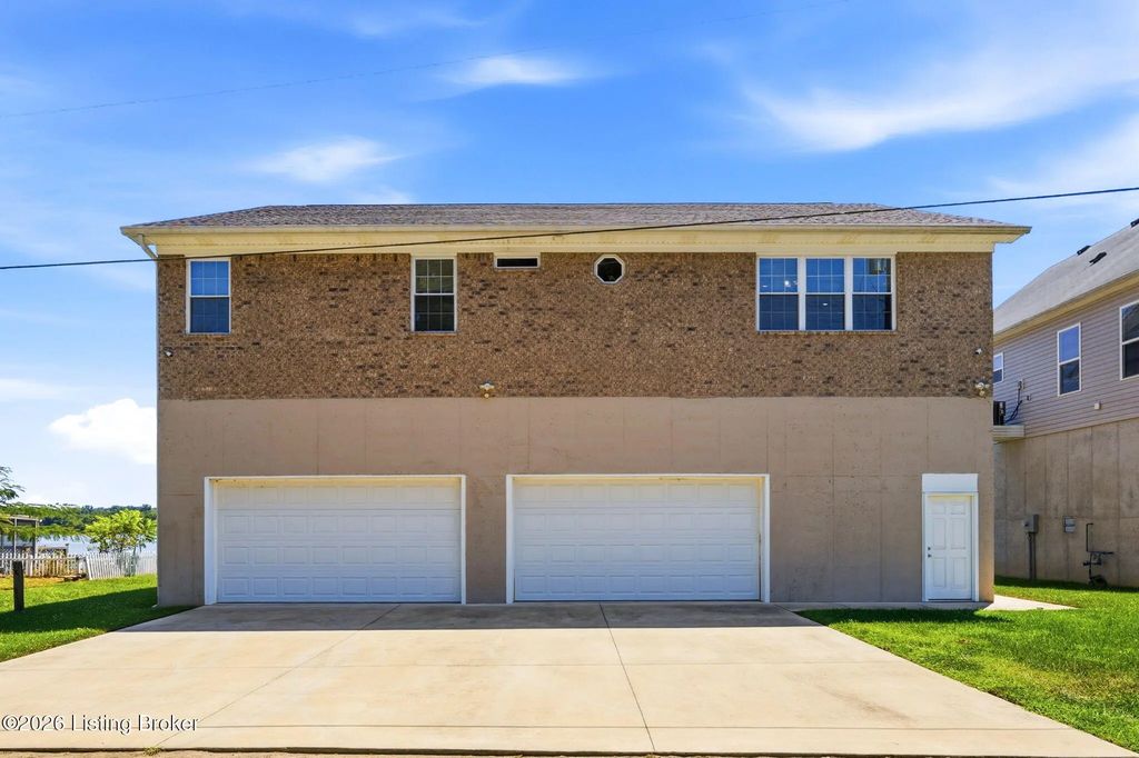 408 S Front St, Jeffersonville