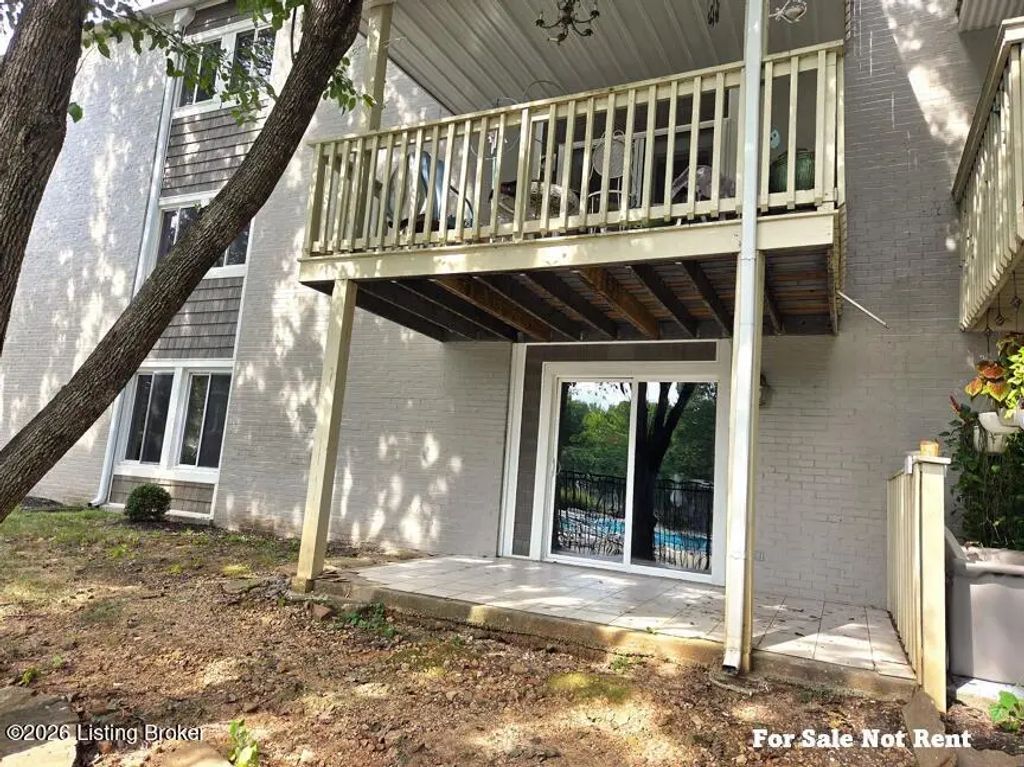 1815 Gardiner Ln Apt K82, Louisville