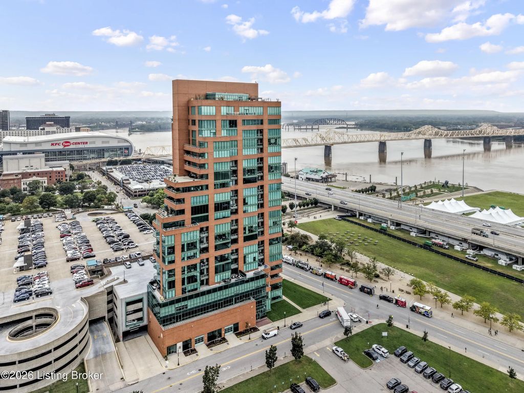 222 E Witherspoon St 902, Louisville