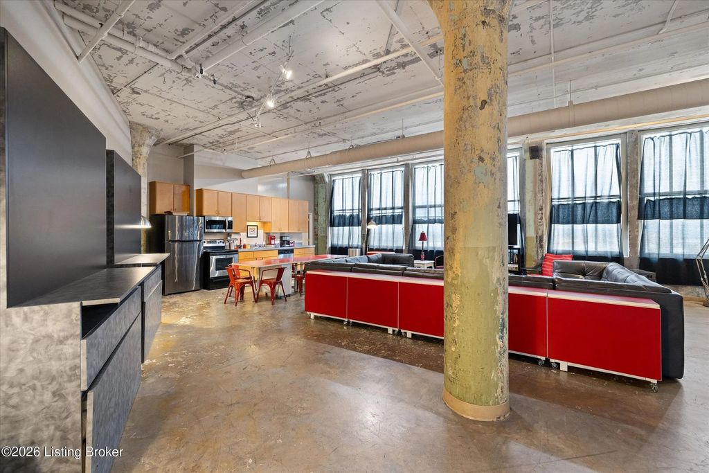 815 W Market St 706, Louisville