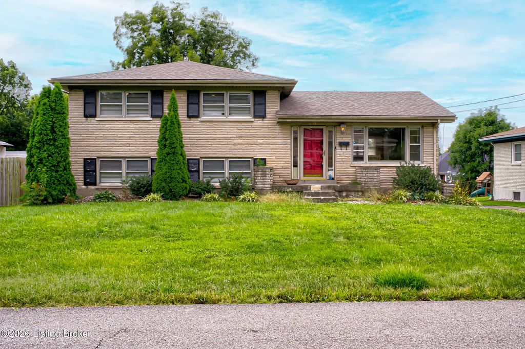 6018 Bay Pine Dr, Louisville