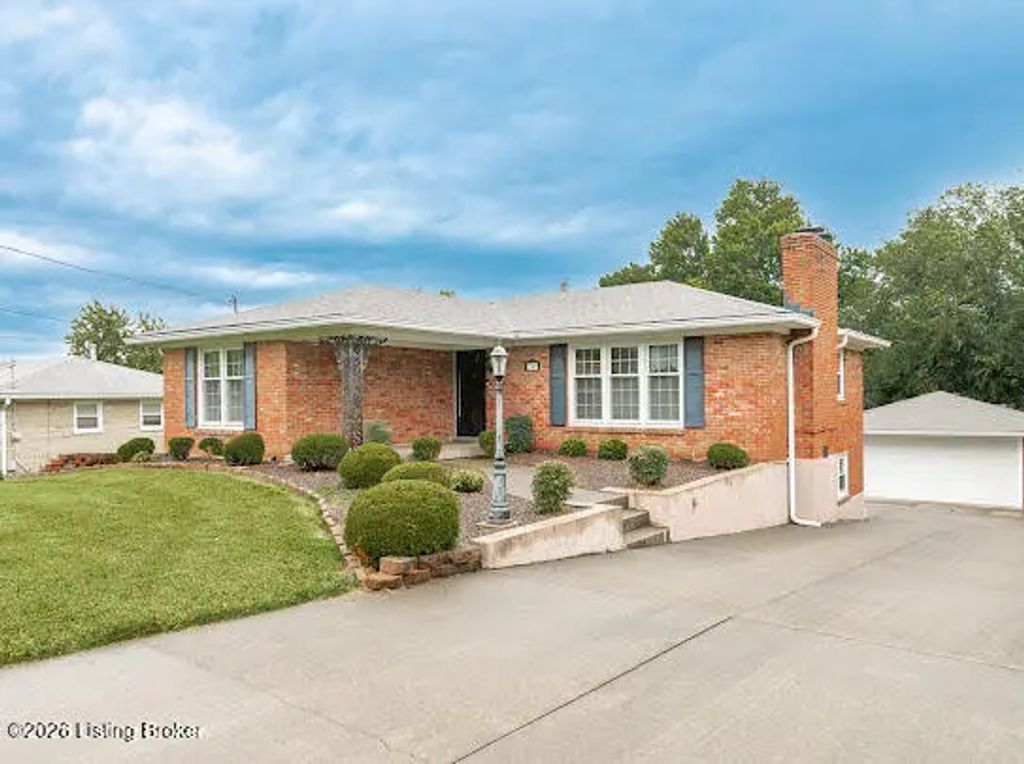 6305 Green Manor Dr, Louisville