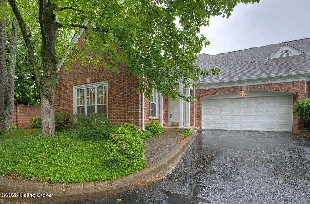 5939 Ashwood Bluff Dr, Louisville