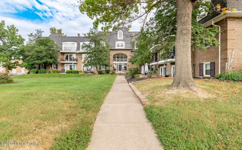 2845 Hikes Ln 102, Louisville
