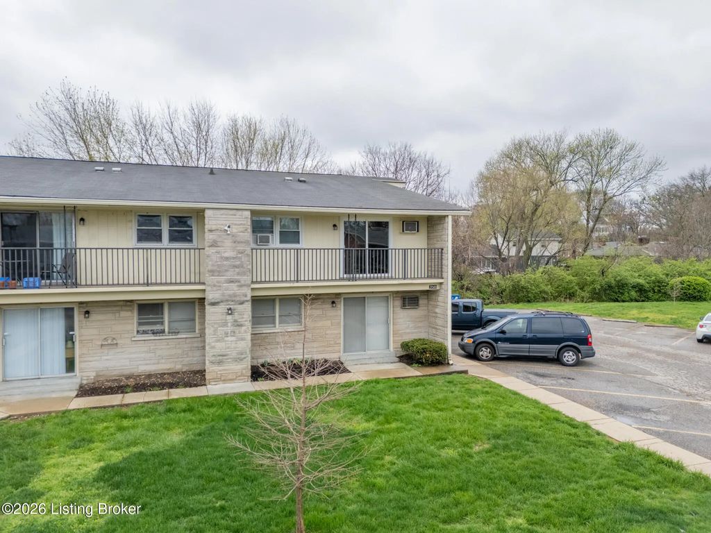 3510 Paragon Ct 10, Louisville
