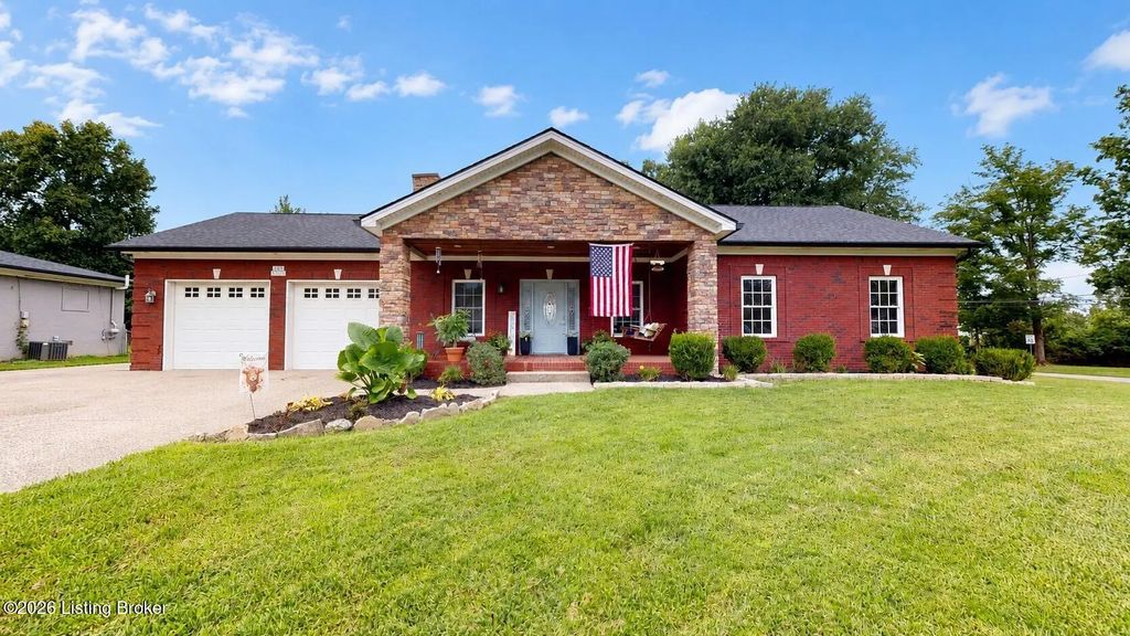 122 Sunset Dr, La Grange