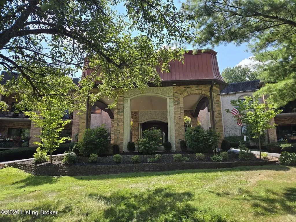 5800 Coach Gate Wynde Apt 273, Louisville