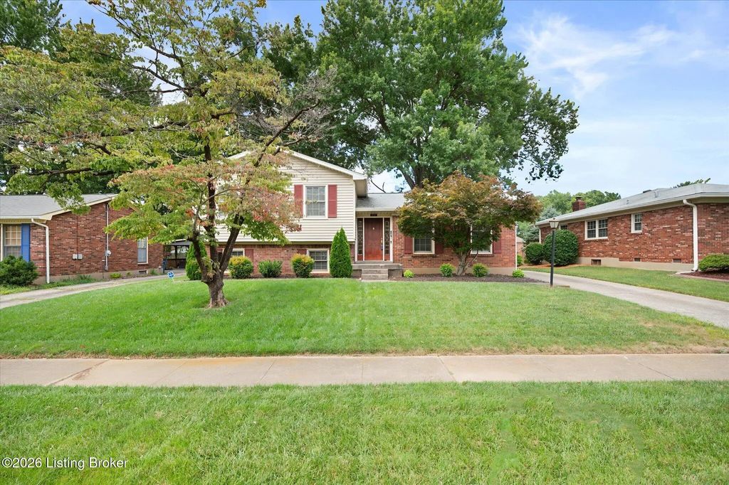 4021 Landside Dr, Louisville