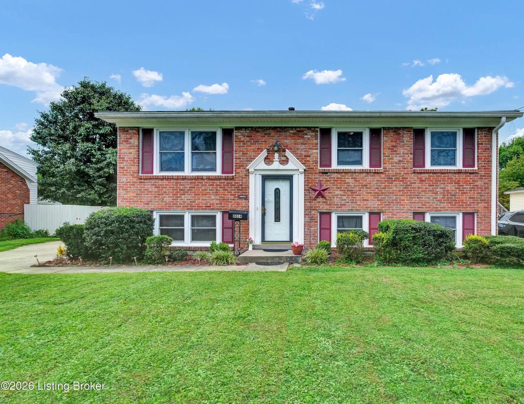 8014 Broadfern Dr, Louisville
