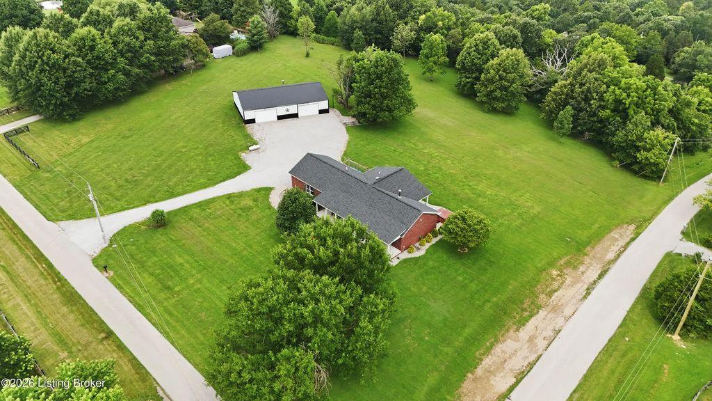 3712 Blossom Dr, La Grange