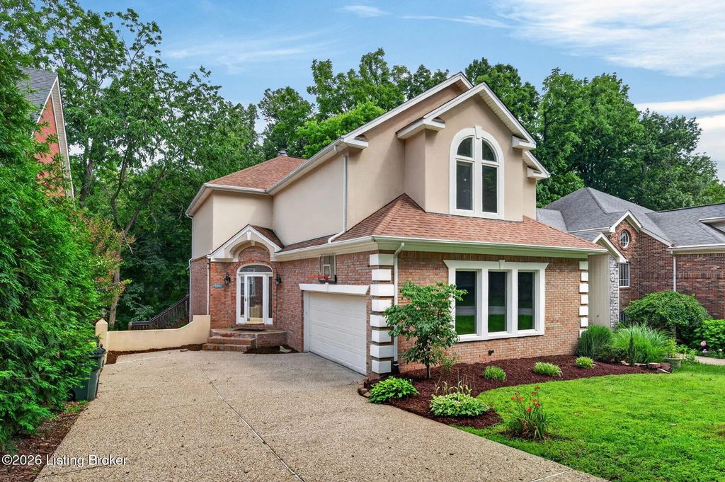 8800 Wooded Trail Ct, Louisville