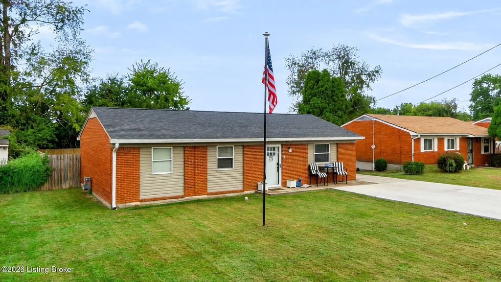 921 Blossom Rd, Louisville