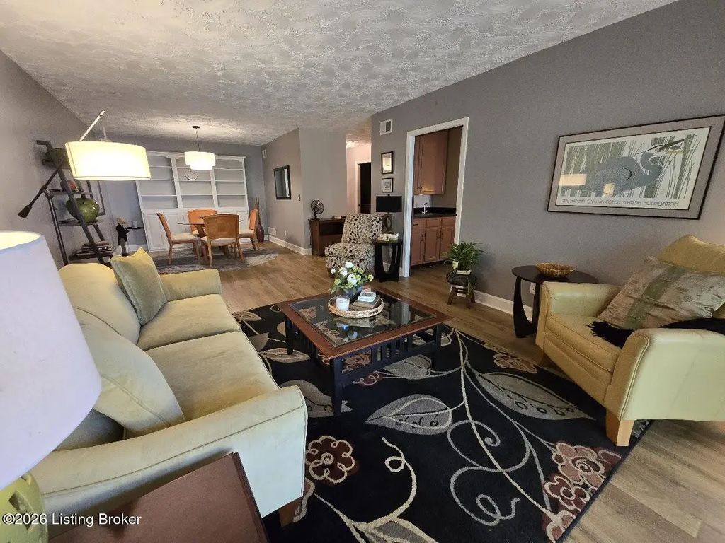 5800 Coach Gate Wynde Apt 295, Louisville