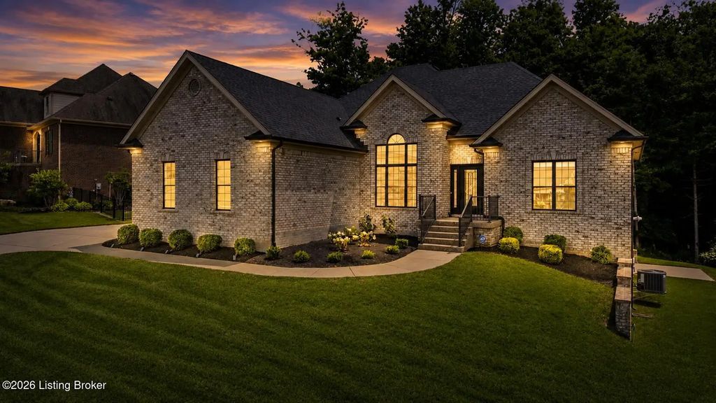 17216 Shakes Creek Dr, Louisville