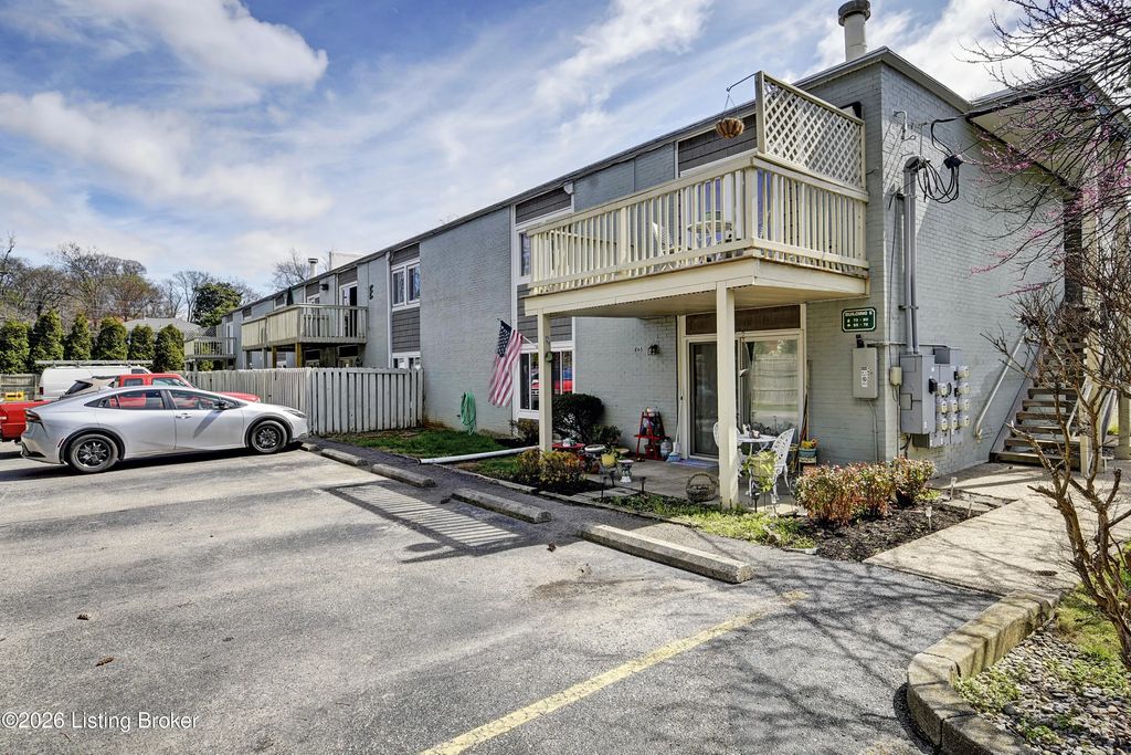 1935 Gardiner Ln Apt E70, Louisville