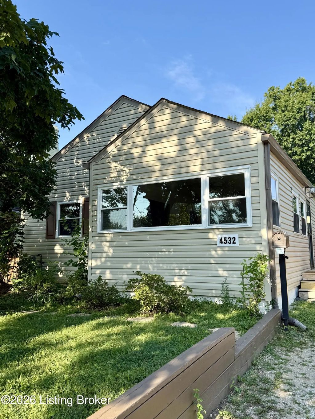 4532 S 1st St, Louisville