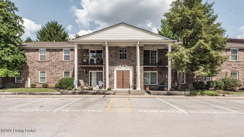 303 Logsdon Ct, Louisville
