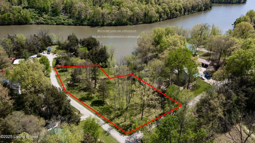 1016 Peninsula Dr, Lawrenceburg
