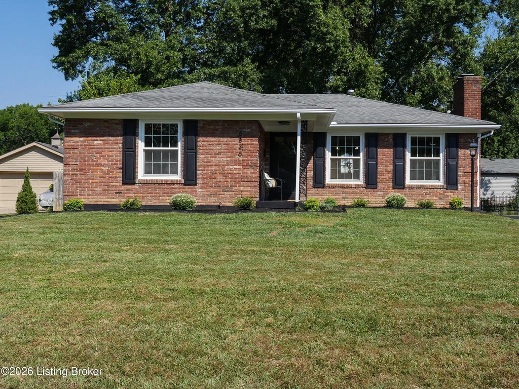 6836 Green Meadow Cir, Louisville