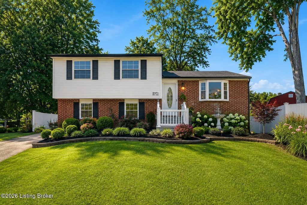 8417 Calm Ln, Louisville