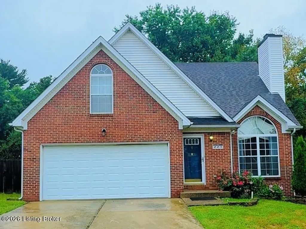 223 Woodfield Cir, Shelbyville