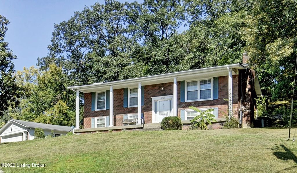 5702 Deep Forest Ct, Louisville