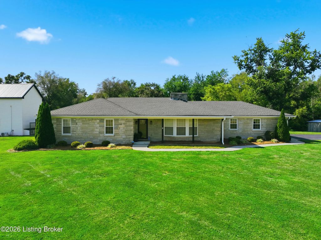 95 Mundys Landing Rd, Versailles