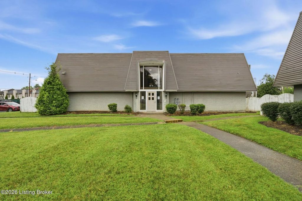 708 La Fontenay Ct, Louisville