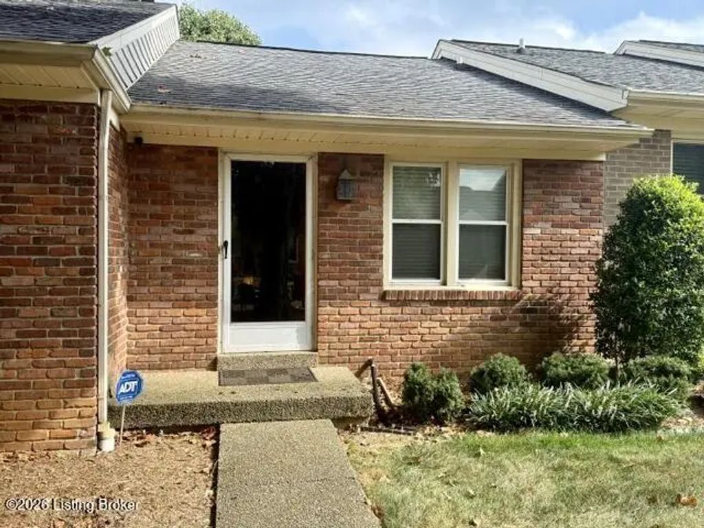 10415 Cottonwood Ct, Louisville