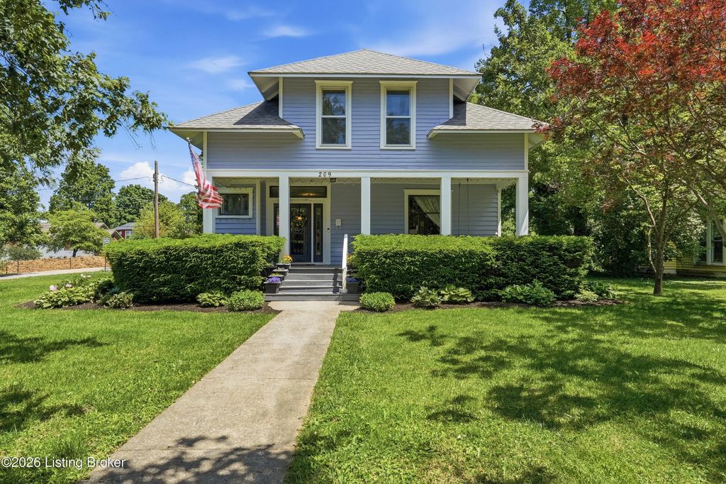 209 Maple Ct, La Grange