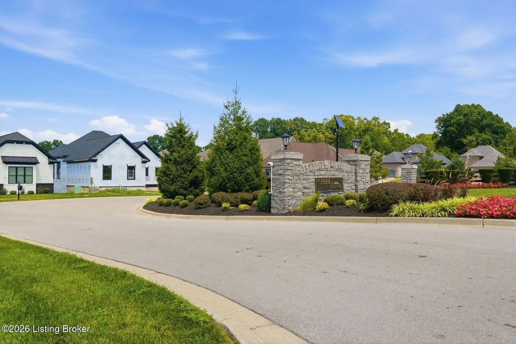 205 Locust Park Pl, Louisville