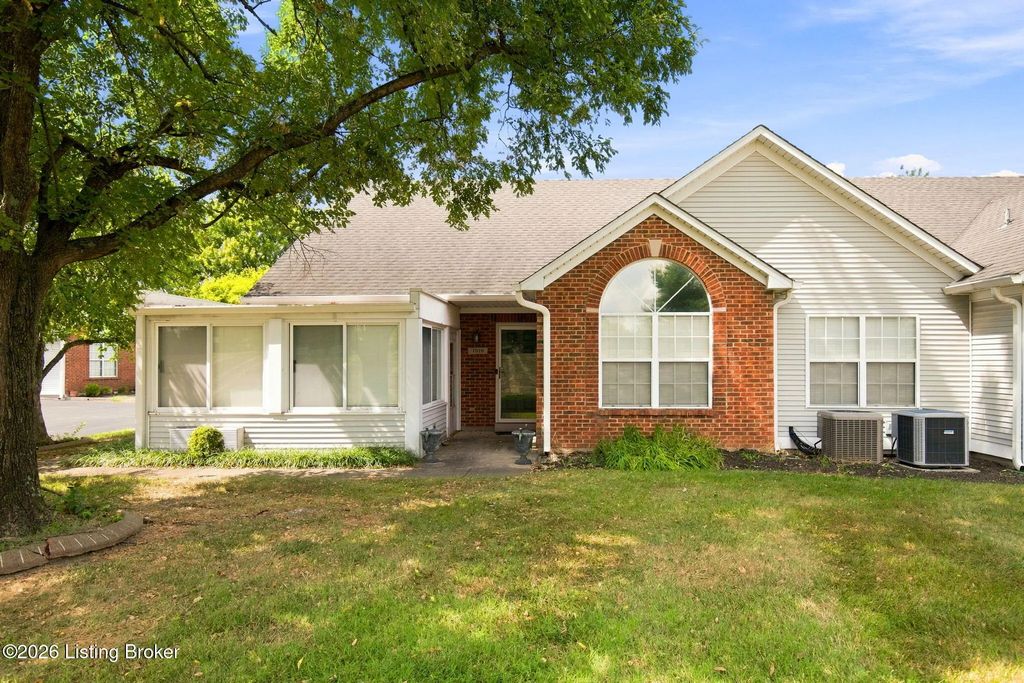 3919 Village Green Dr, Louisville