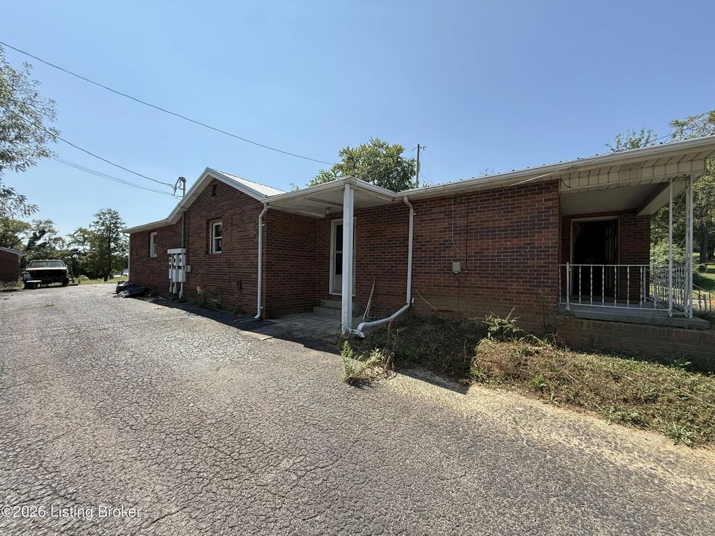 552 W Elm Rd, Radcliff